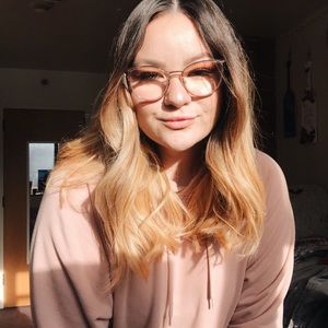 Meet your Posher, Olivia